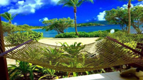 Luxurious Beachfront Condo!!! Paradise at your toes